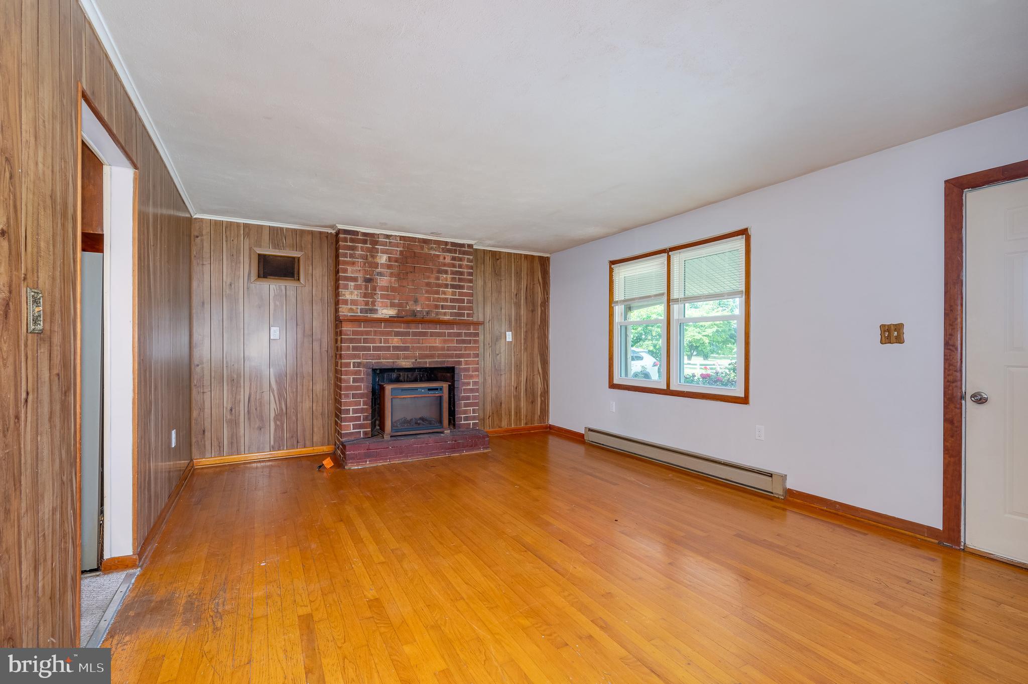 RURAL RETREAT - Residential