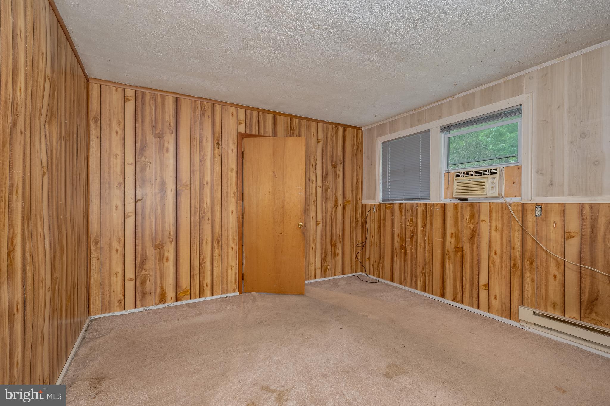 RURAL RETREAT - Residential