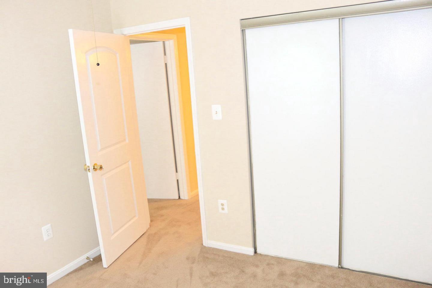 GIDEON SQUARE - Residential Lease