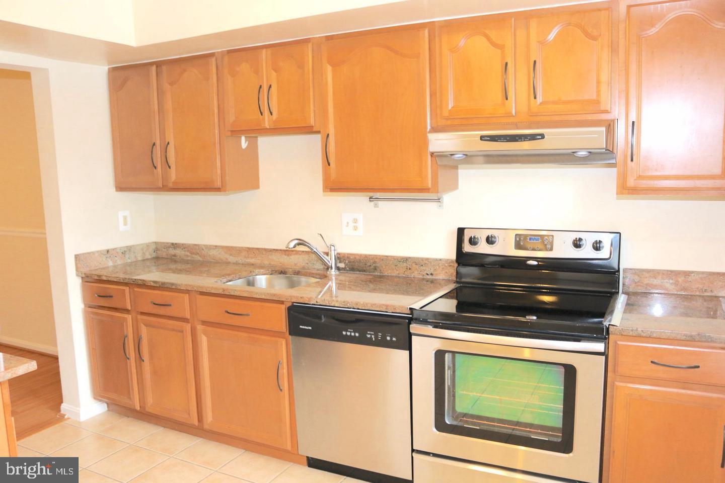 GIDEON SQUARE - Residential Lease