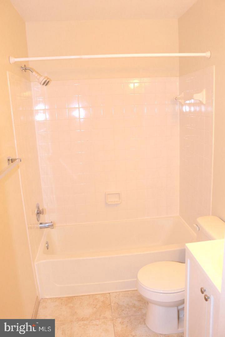 GIDEON SQUARE - Residential Lease