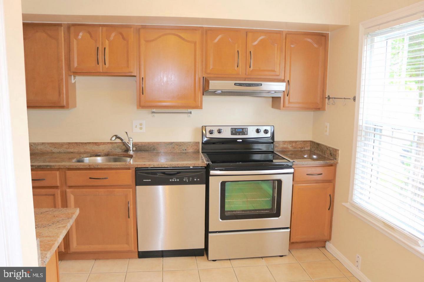 GIDEON SQUARE - Residential Lease