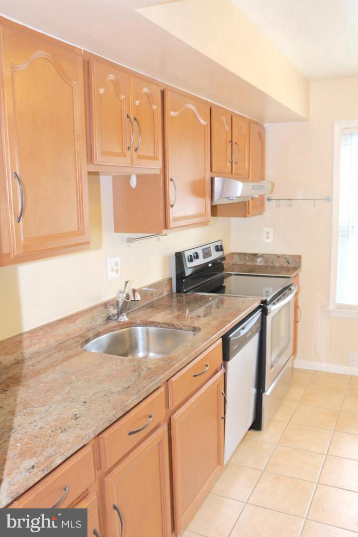 GIDEON SQUARE - Residential Lease