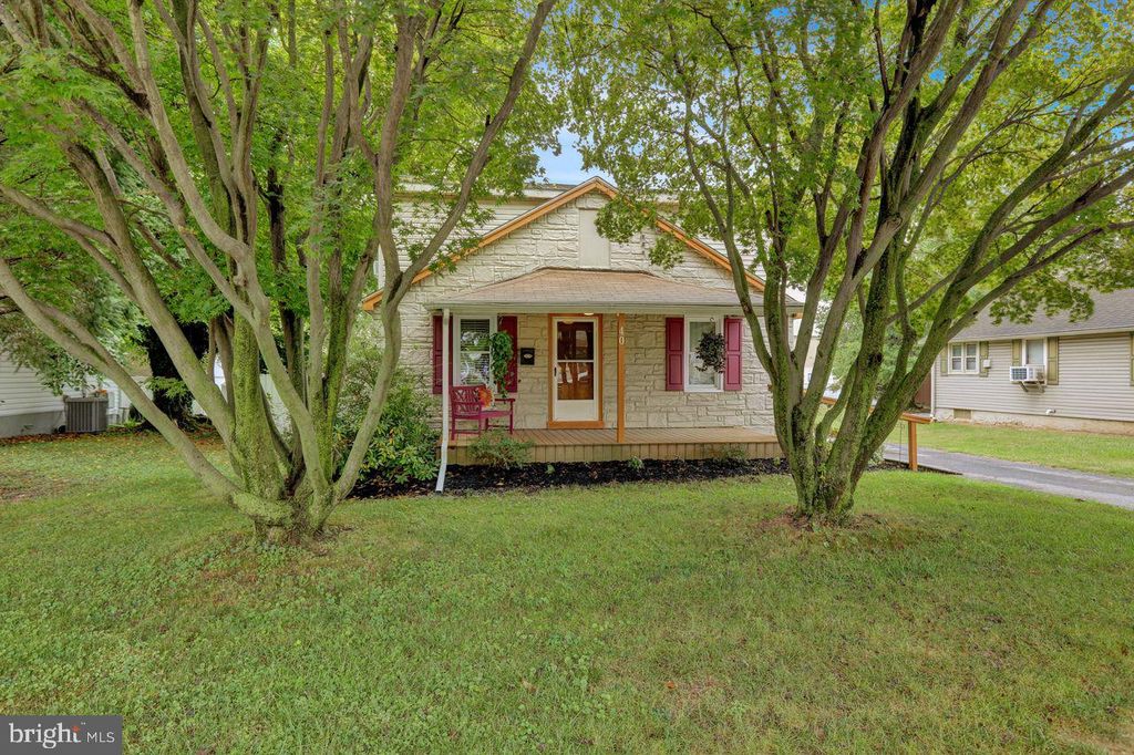Photo of 40 E Main Street, Leola, PA 17540 (MLS # PALA2057784)