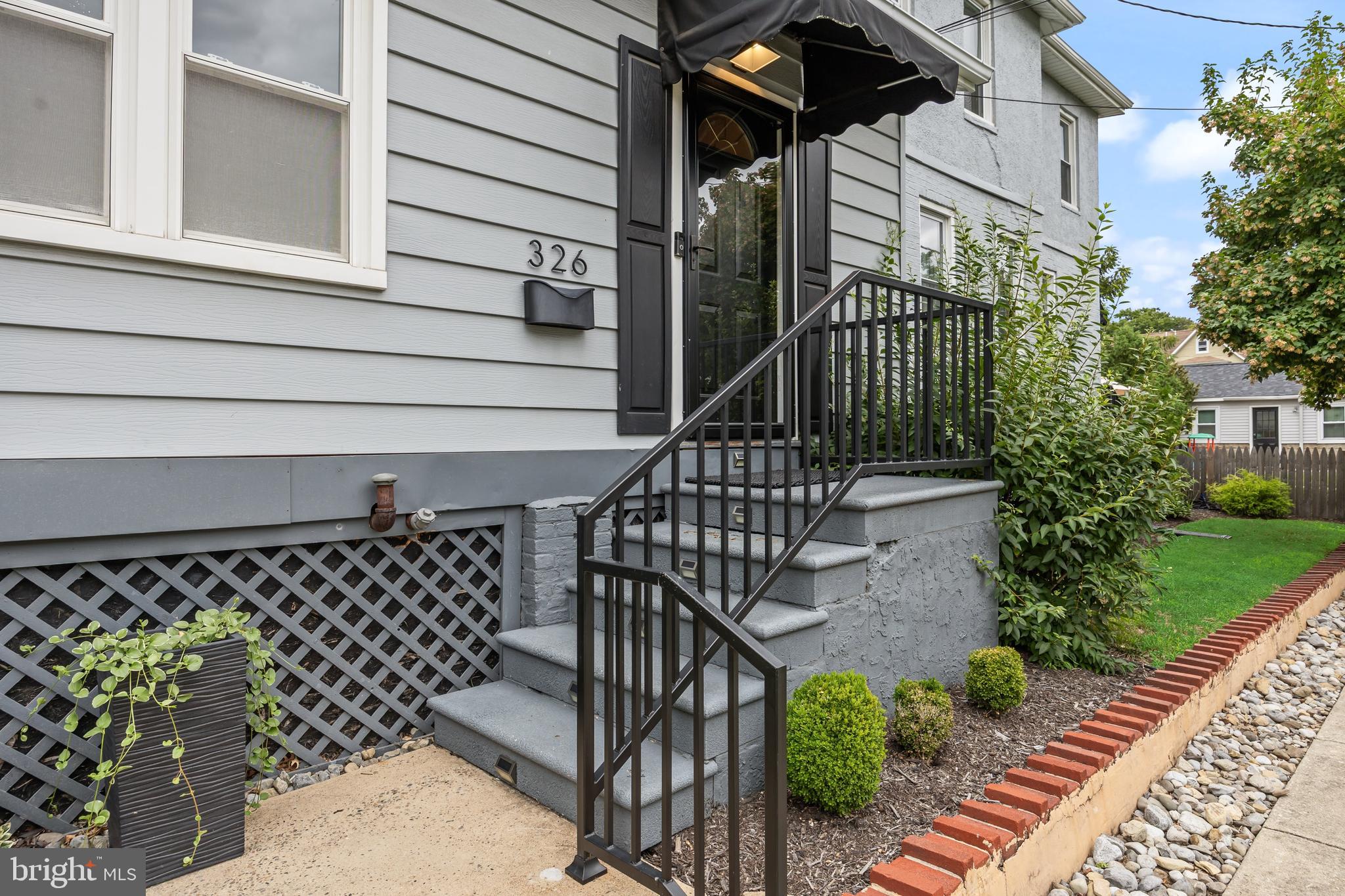 326 LEES AVENUE