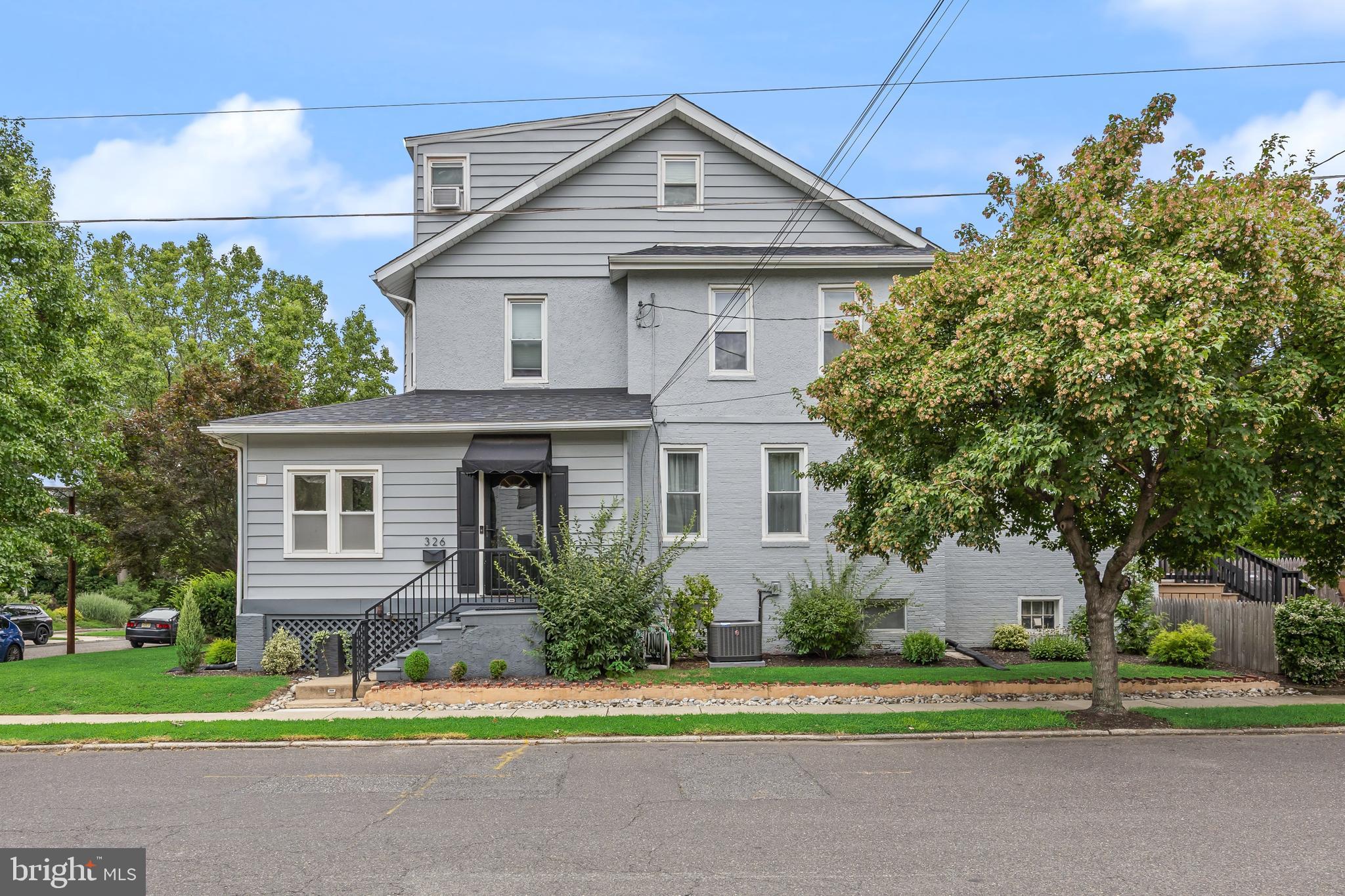 326 LEES AVENUE