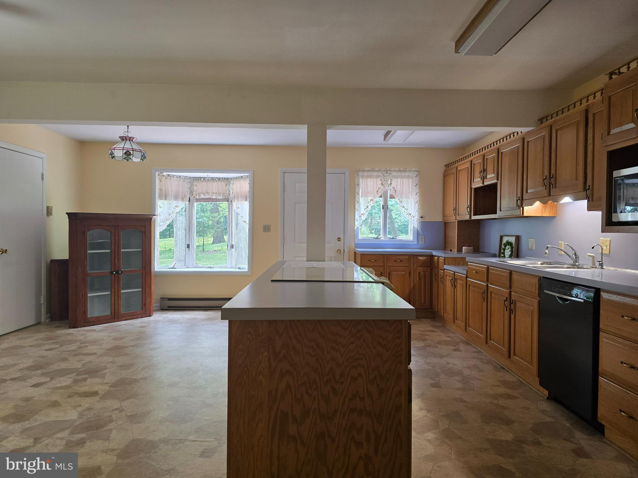 1046 ROCKLEDGE DRIVE