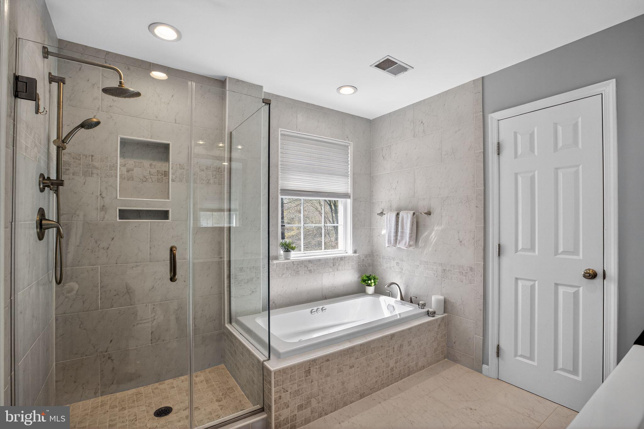 KINGS GRANT - Residential