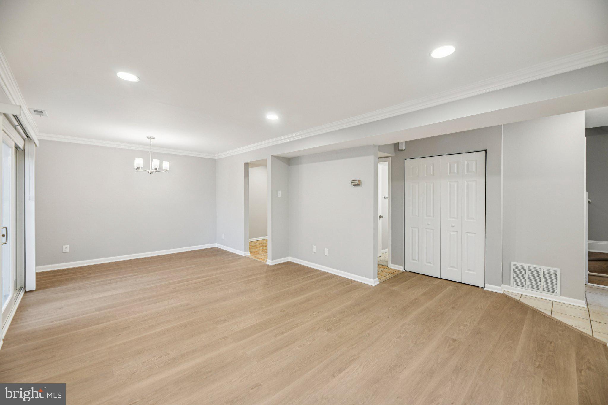 GLEN ORA-PLAT TWO> - Residential