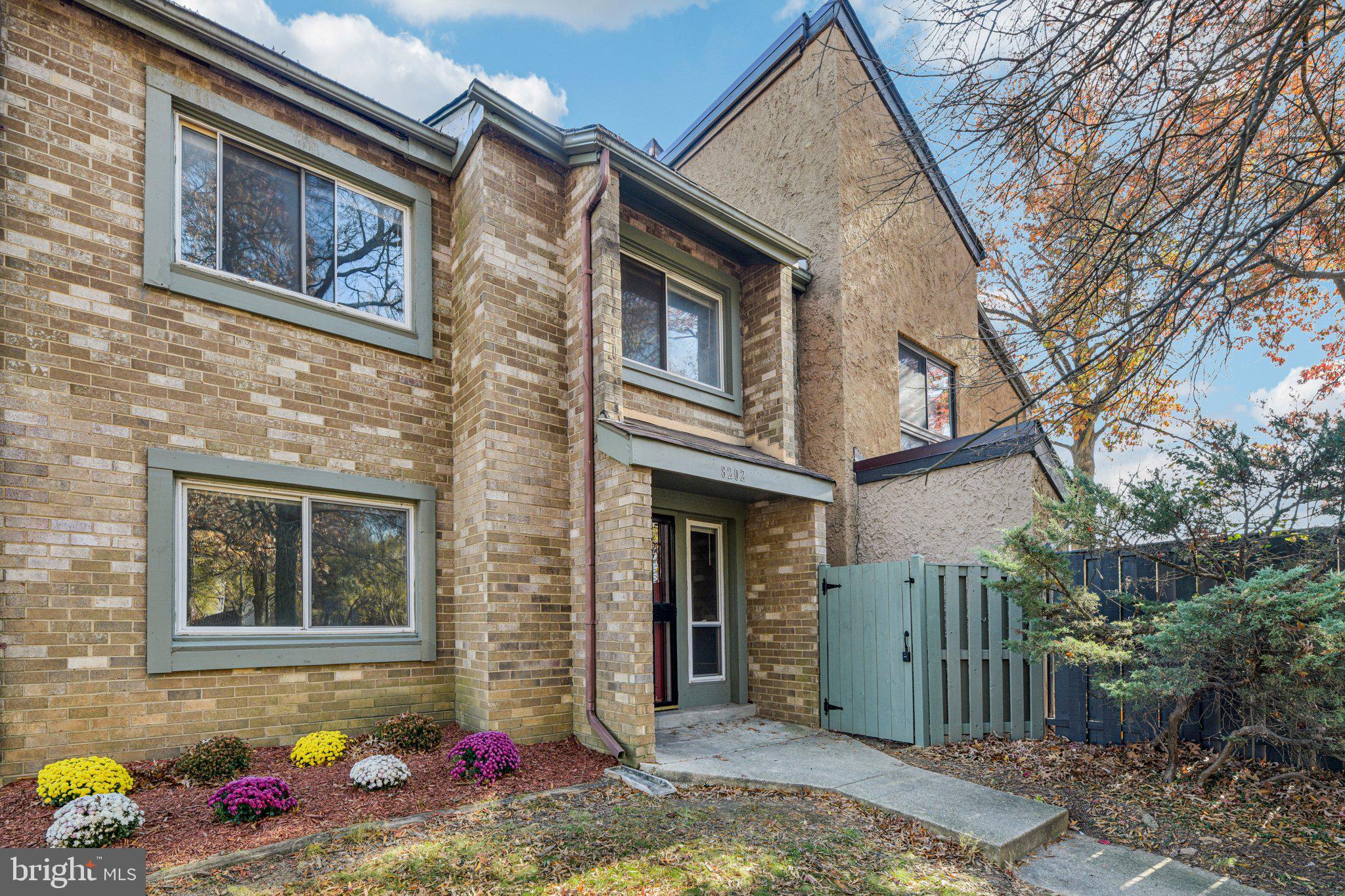 GLEN ORA-PLAT TWO> - Residential