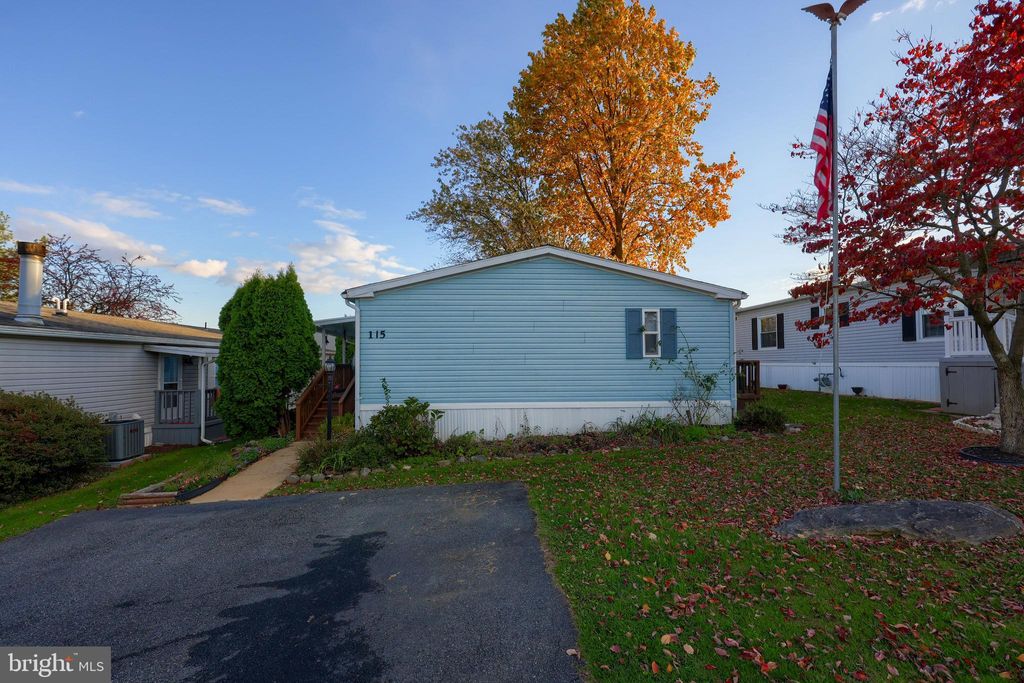 Photo of 115 Pheasant Ridge Circle, Lancaster, PA 17603 (MLS # PALA2043126)