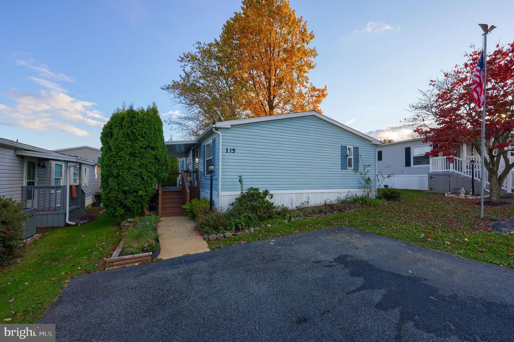 Photo of 115 Pheasant Ridge Circle, Lancaster, PA 17603 (MLS # PALA2043126)