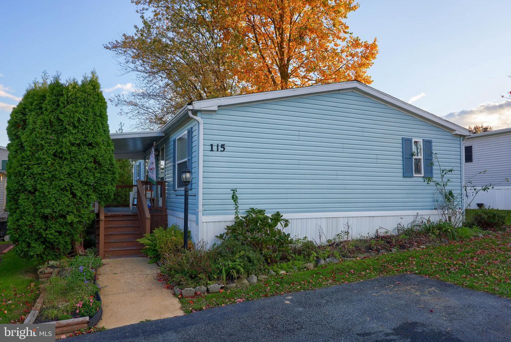 Photo of 115 Pheasant Ridge Circle, Lancaster, PA 17603 (MLS # PALA2043126)