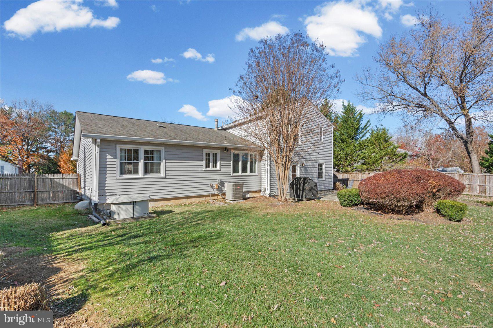 MANOR LAKE - Residential