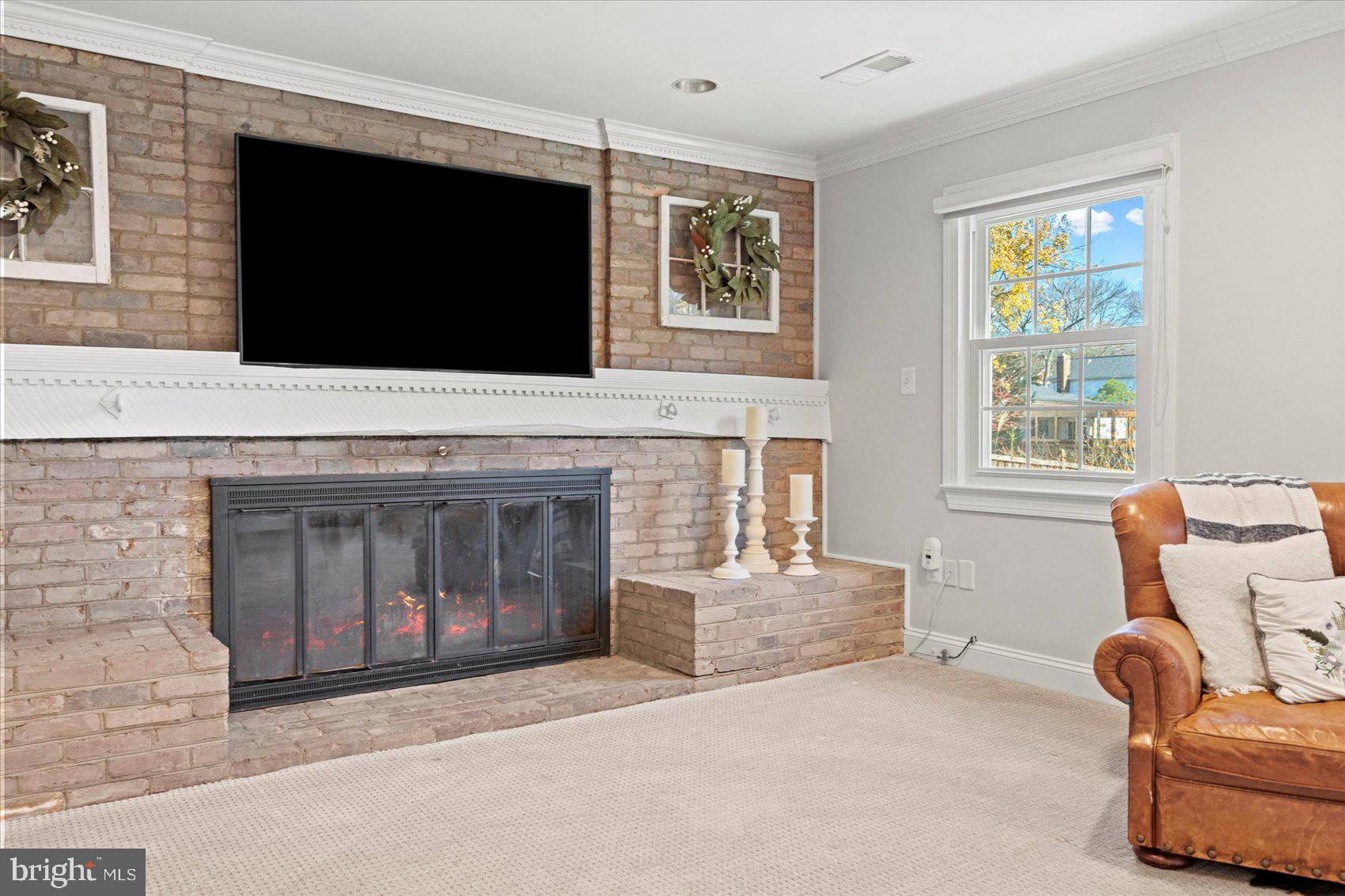 MANOR LAKE - Residential