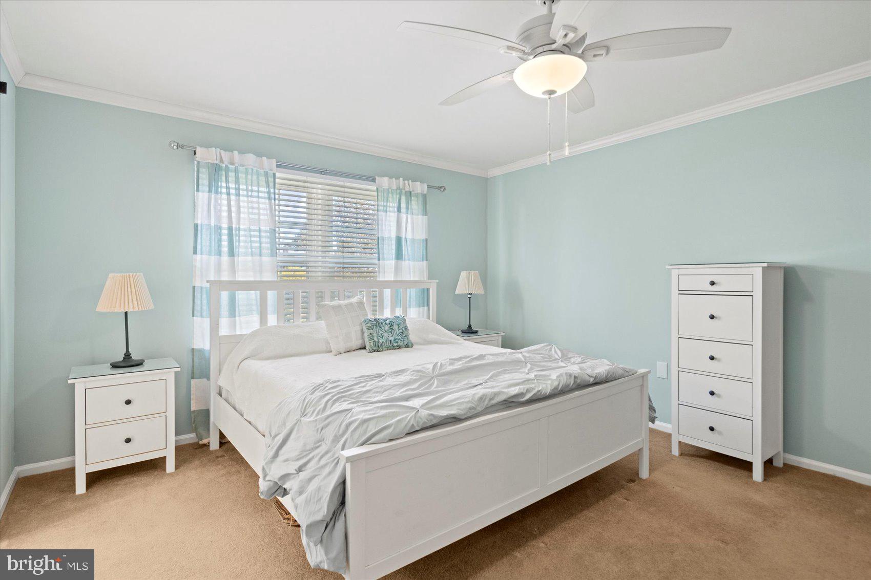 MANOR LAKE - Residential