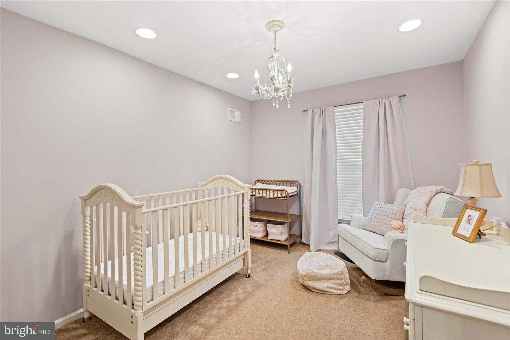 MANOR LAKE - Residential