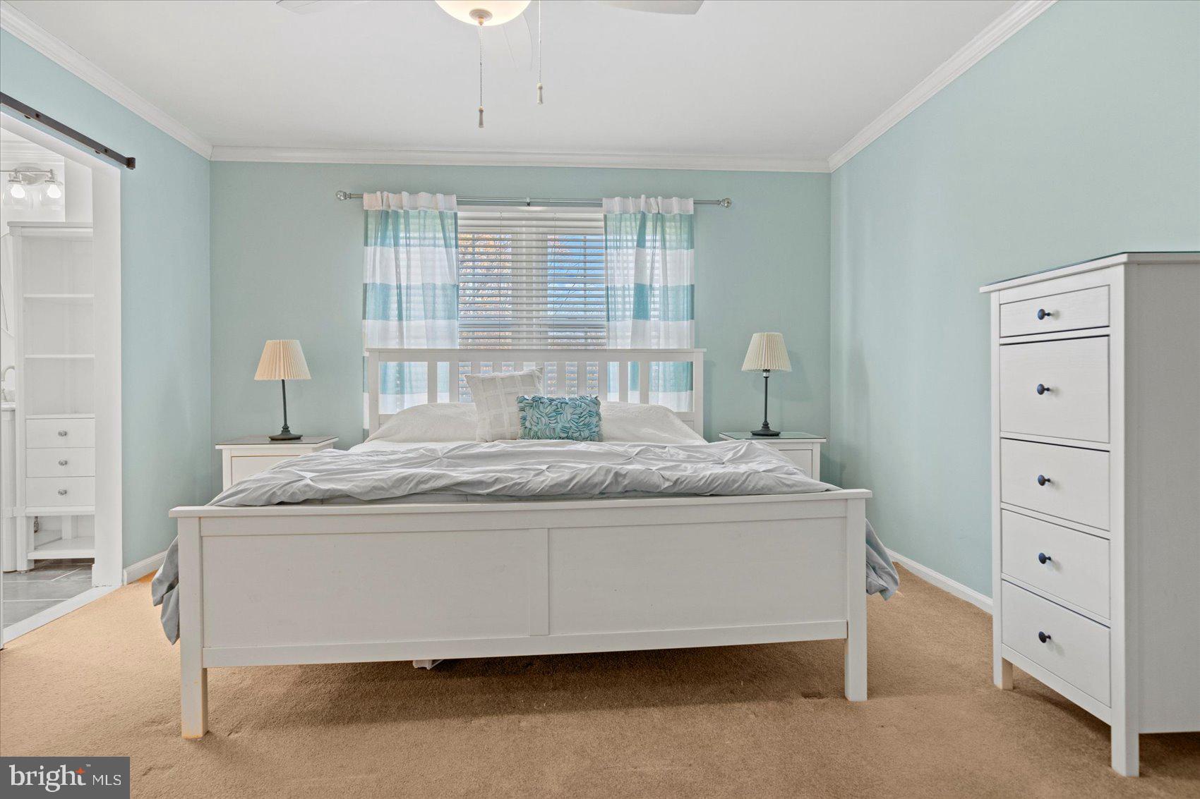 MANOR LAKE - Residential