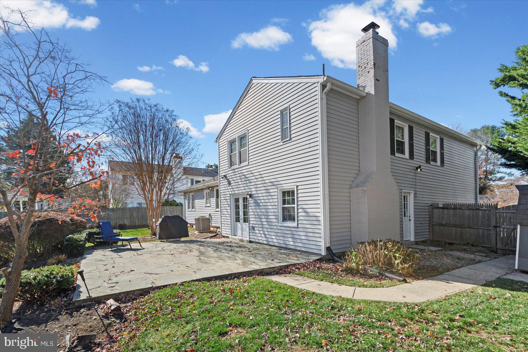 MANOR LAKE - Residential