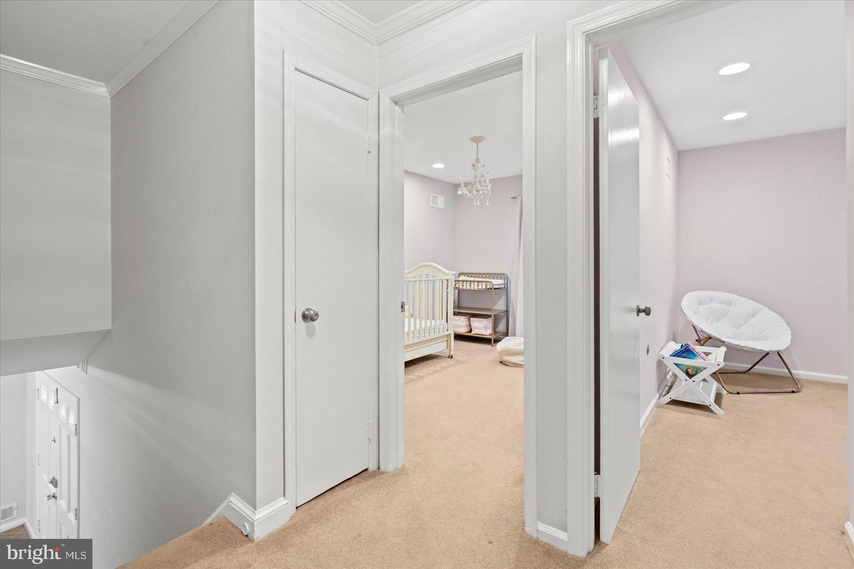 MANOR LAKE - Residential