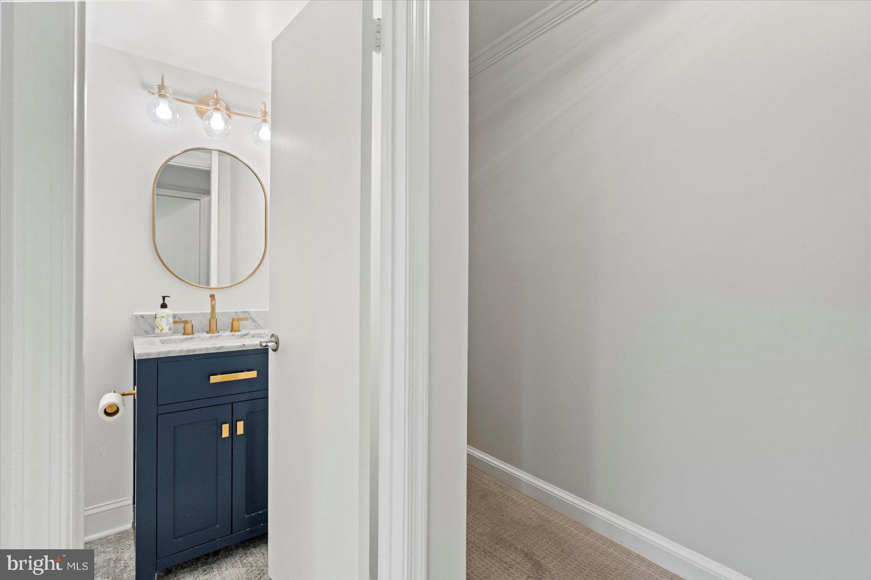 MANOR LAKE - Residential