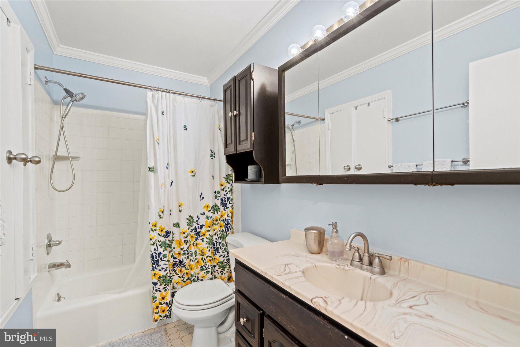 MANOR LAKE - Residential