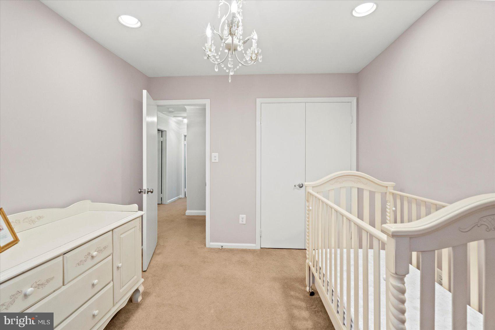 MANOR LAKE - Residential