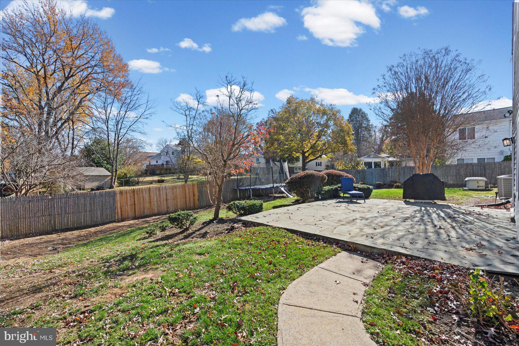 MANOR LAKE - Residential