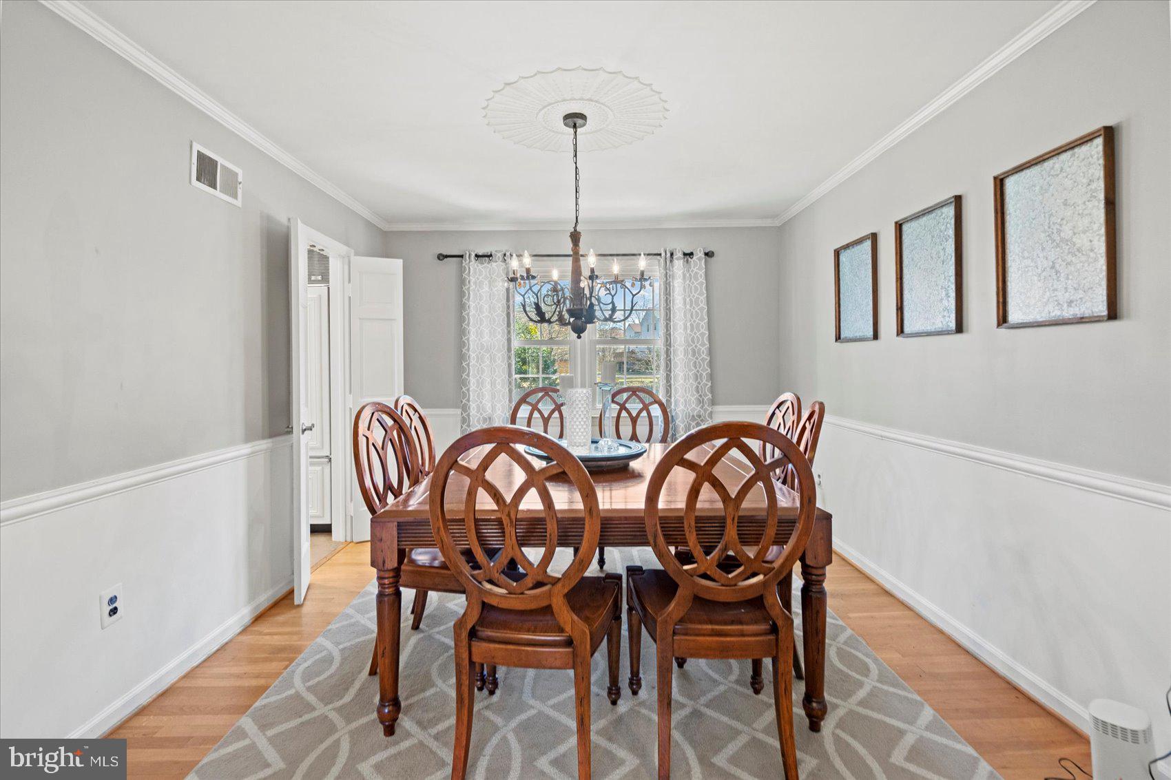 MANOR LAKE - Residential