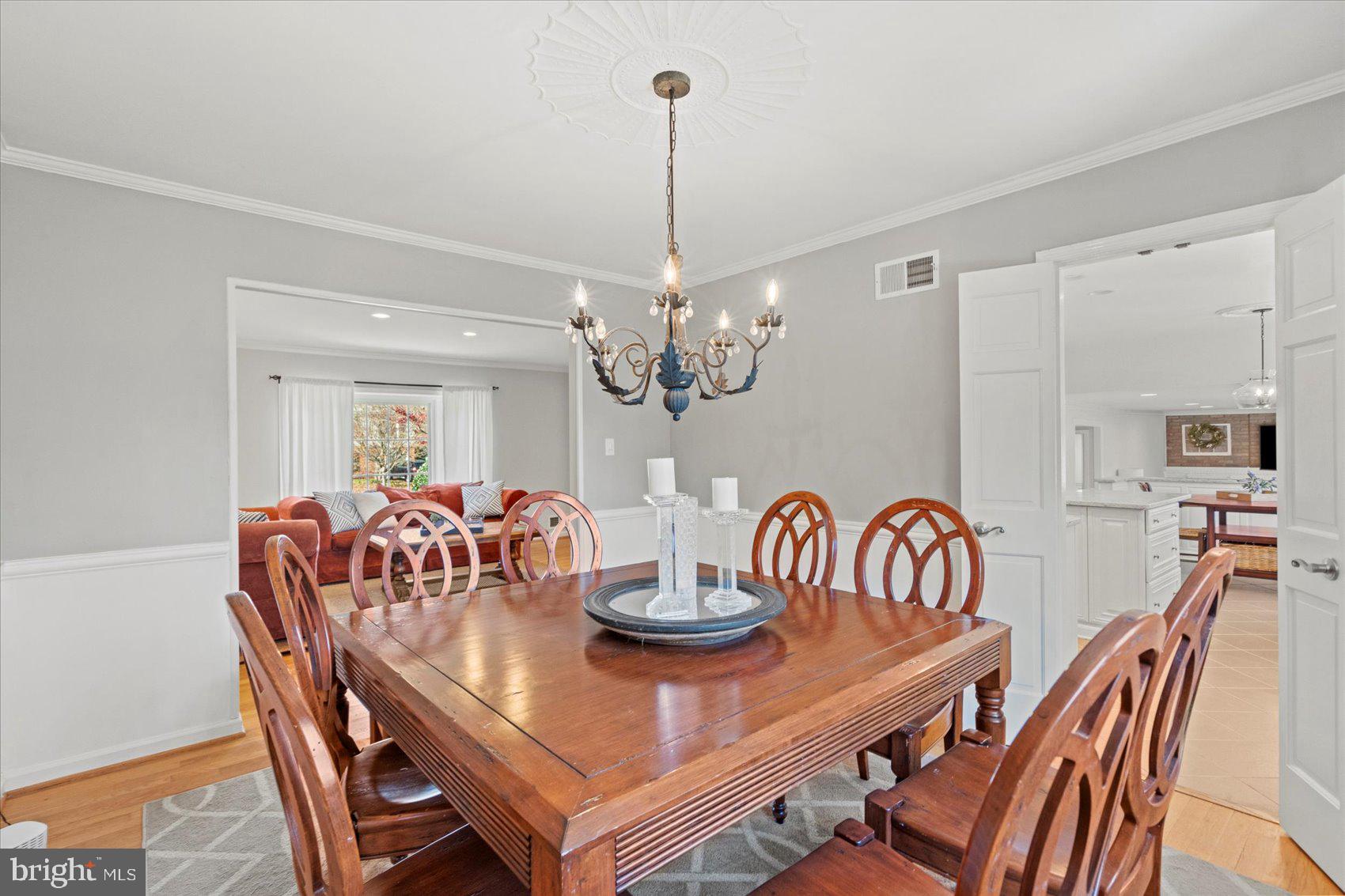 MANOR LAKE - Residential