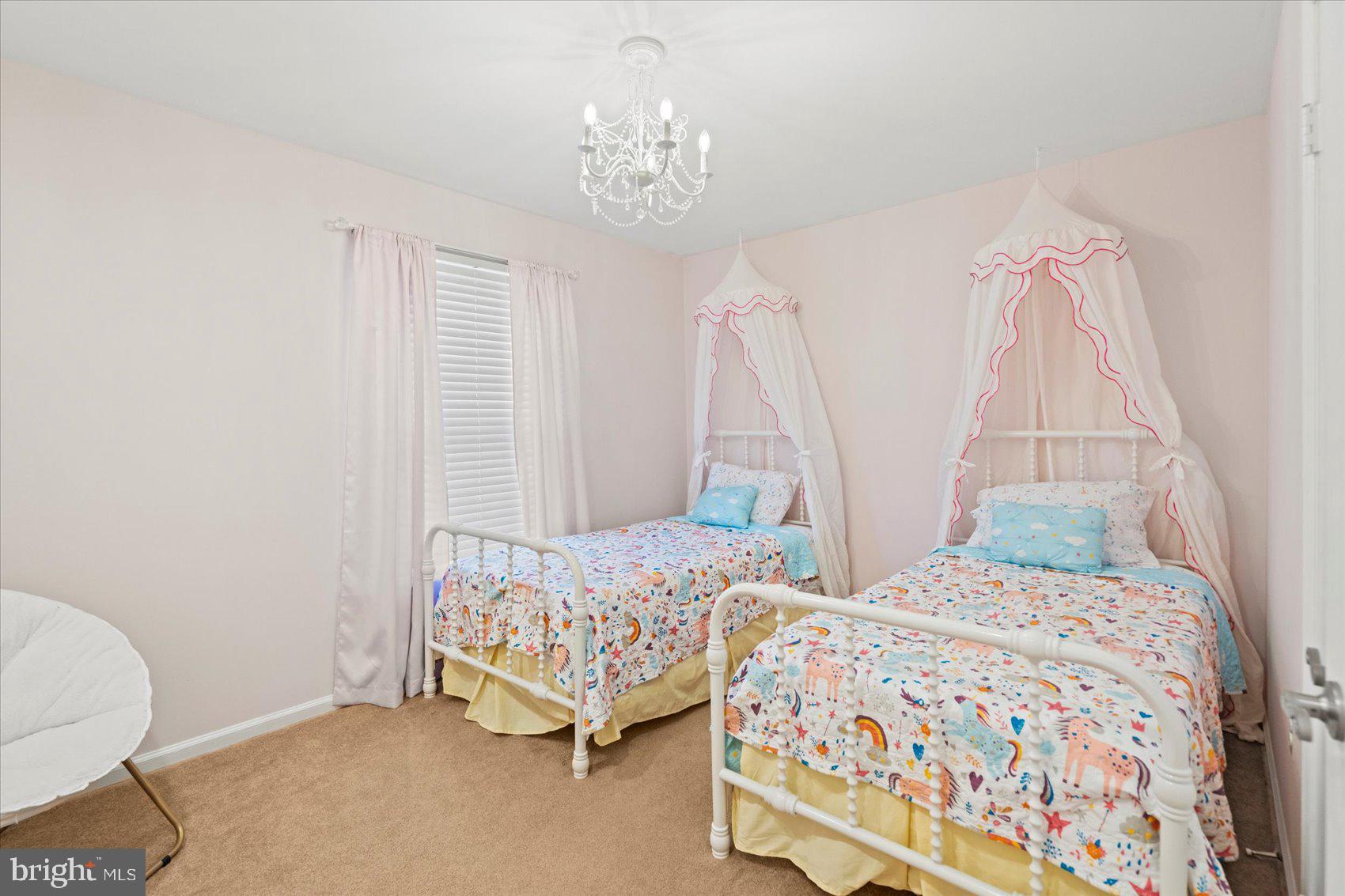 MANOR LAKE - Residential