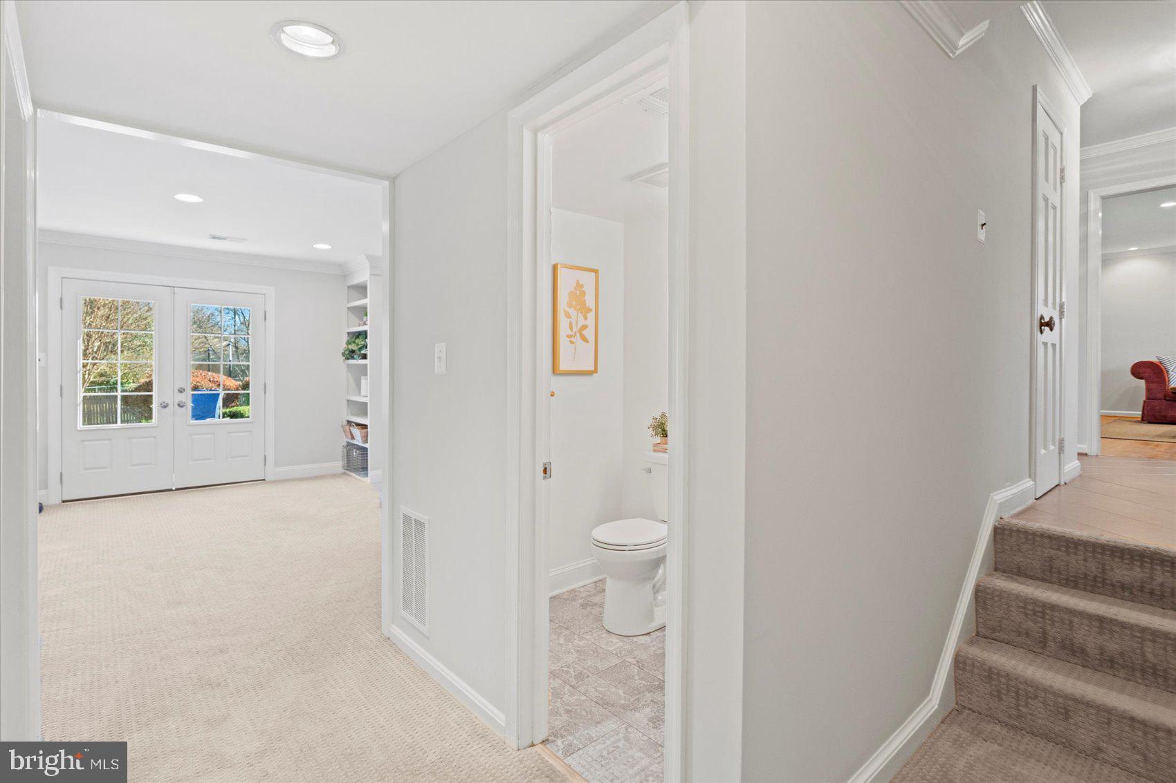 MANOR LAKE - Residential