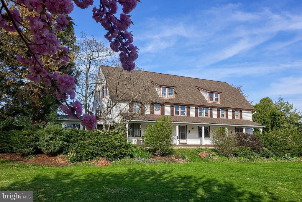 Photo of 104 N Custer Avenue, NEW HOLLAND, PA 17557 (MLS # PALA2069140)