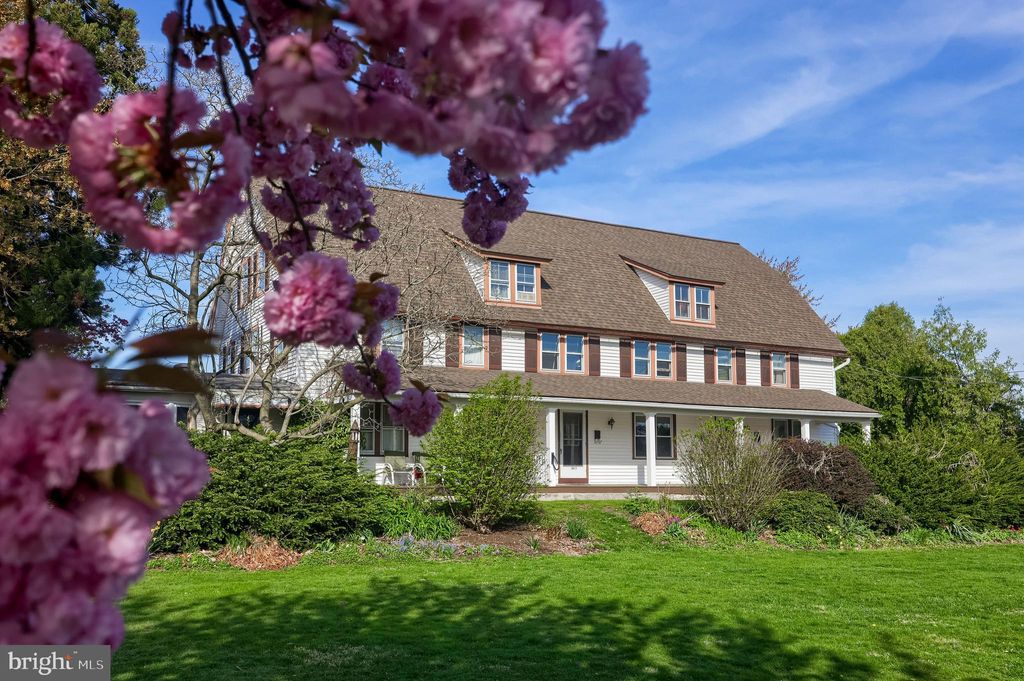 Photo of 104 N Custer Avenue, NEW HOLLAND, PA 17557 (MLS # PALA2069140)