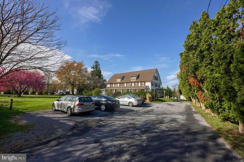 104 N CUSTER AVENUE NEW HOLLAND PA 17557