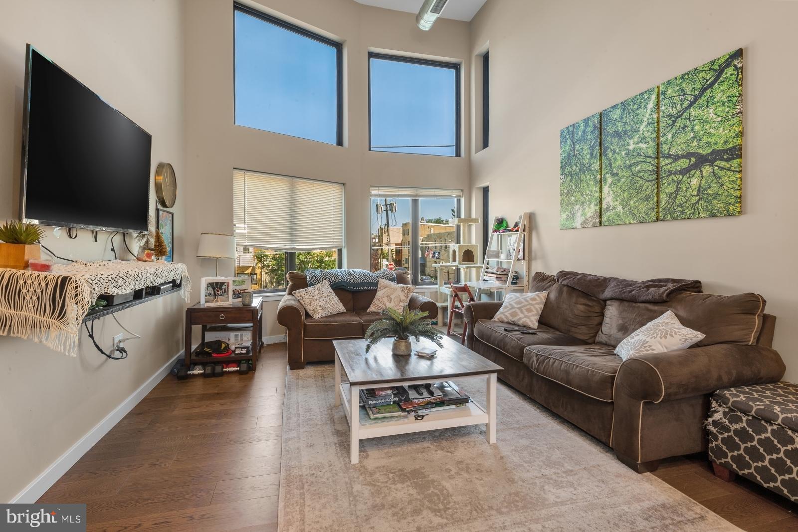 1142 CREASE STREET 2L