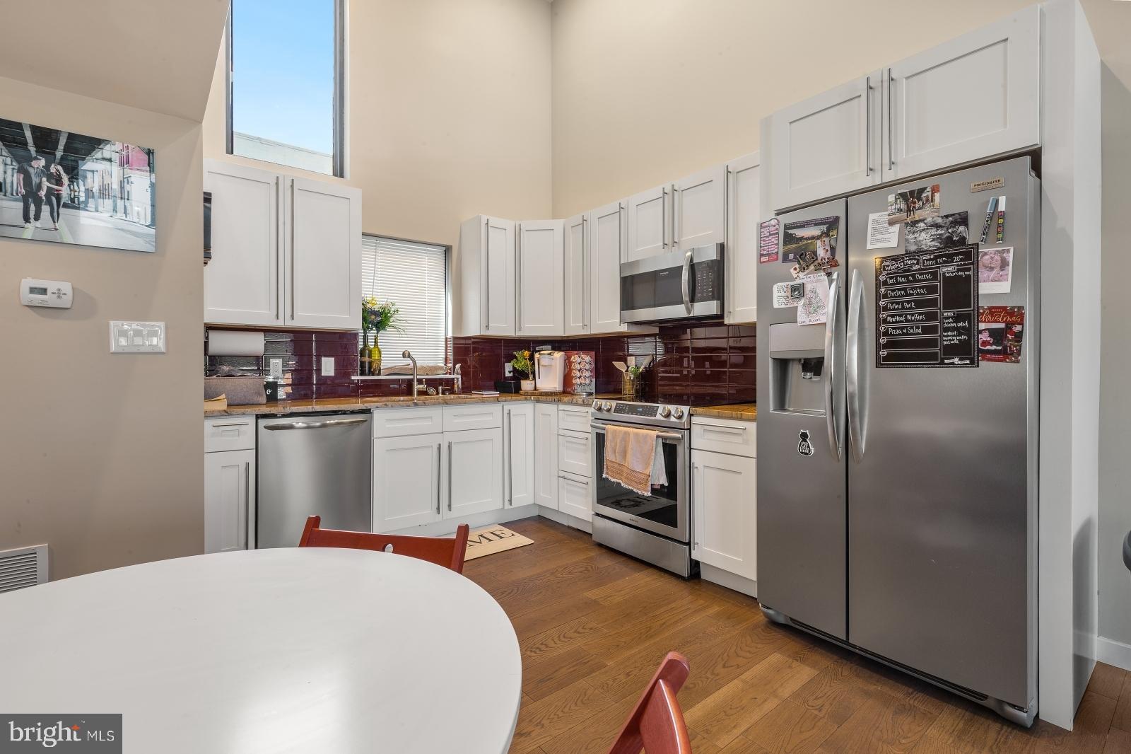 1142 CREASE STREET 2L