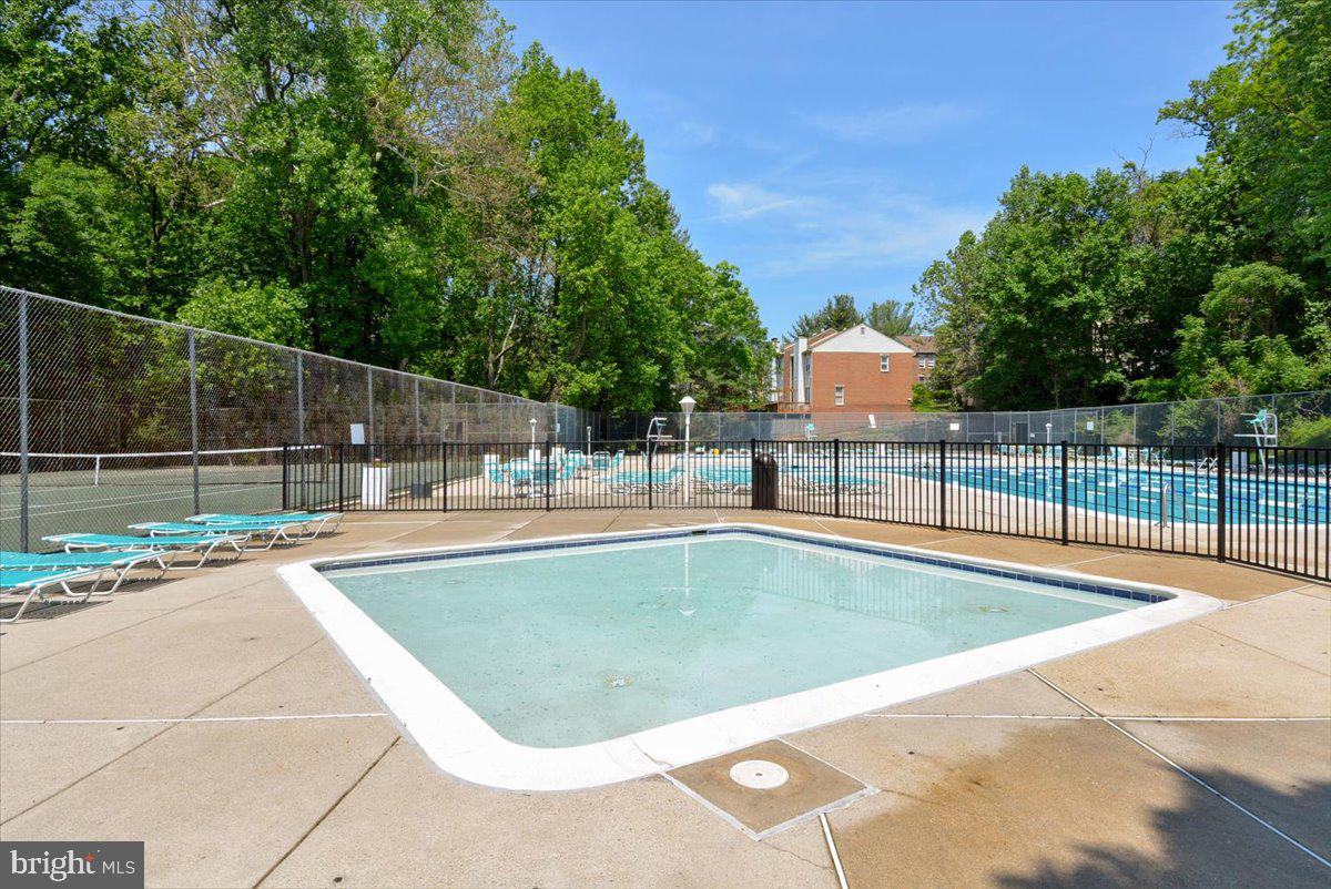 PARKSIDE CONDOMINIUMS - Residential