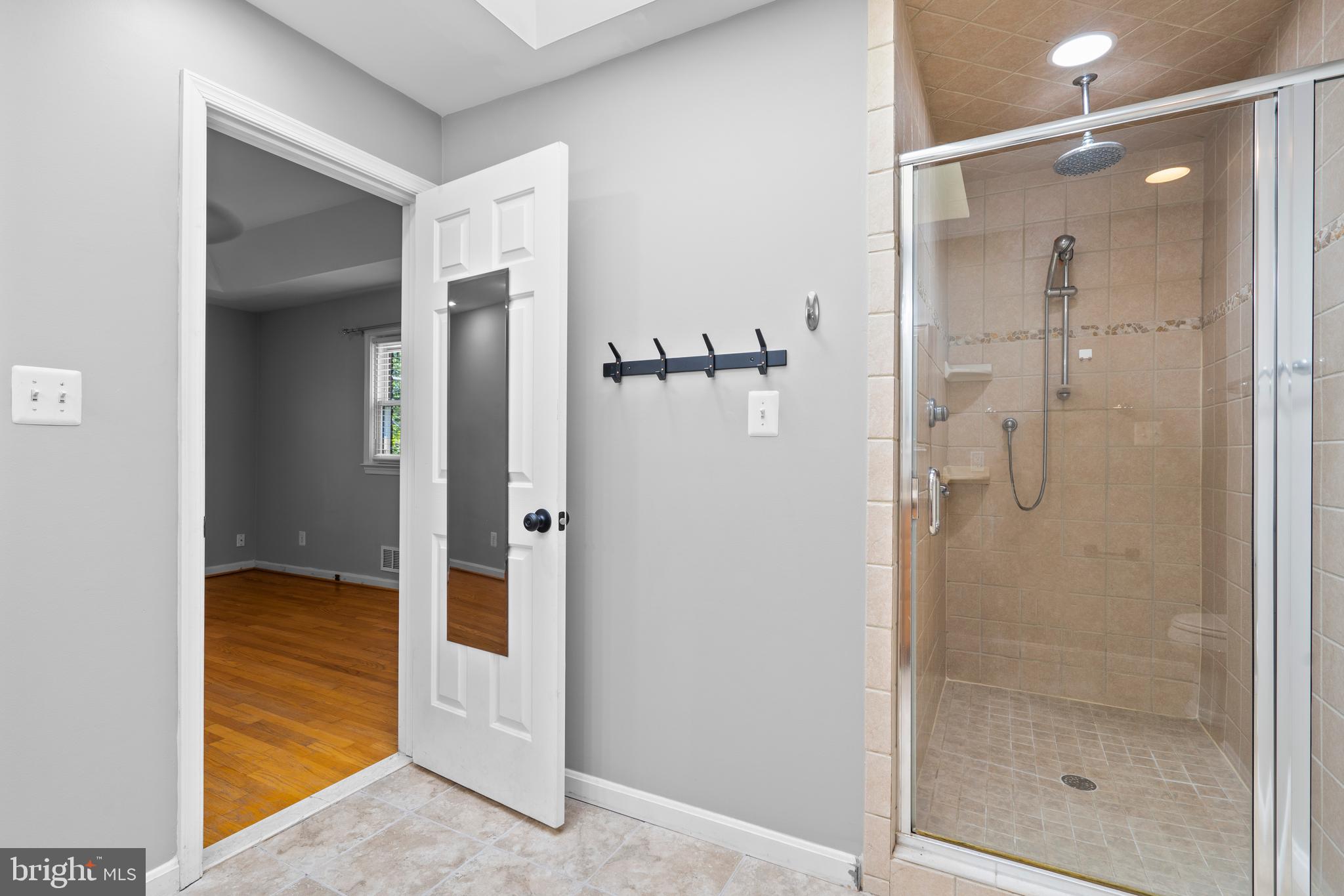 CHESTERBROOK WOODS - Residential Lease