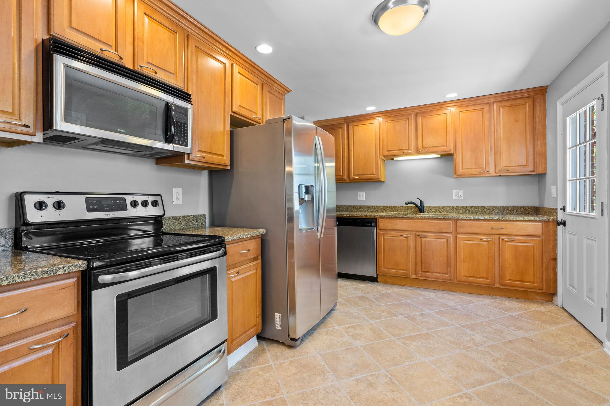 CHESTERBROOK WOODS - Residential Lease