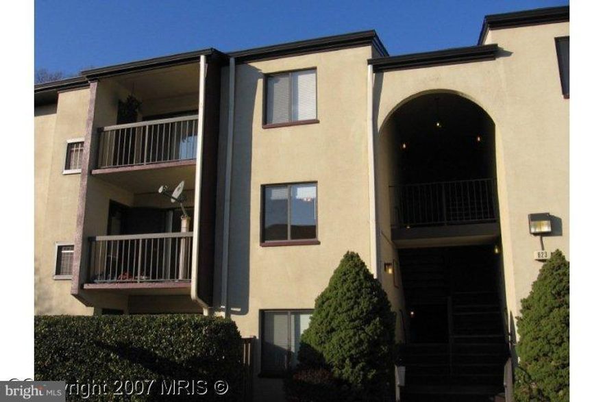 Bright, Cheerful, and extremely clean 2nd flr unit all ready to go for Immediate Occupancy * Prof cleaned, fresh touchups * Appliances in A-1 condition * Brand New Oven and Microwave * Owner/RE license * Responsible credit and references only * Sorry, no pets or smokers * Reserved parking space w/plenty of guest spots & community pool * Heart of Herndon! *