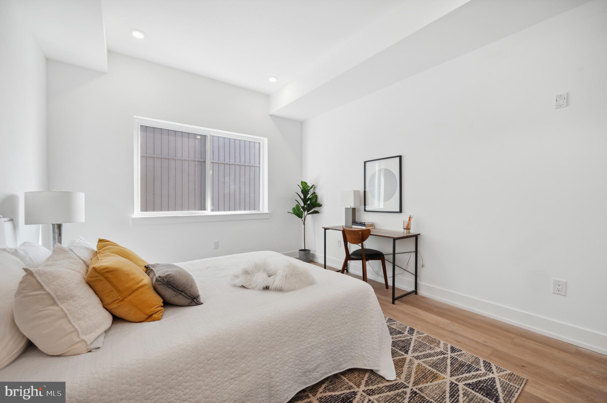 PORT RICHMOND - Residential Lease