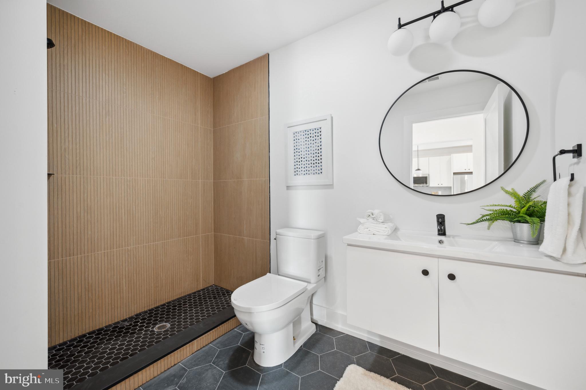 PORT RICHMOND - Residential Lease