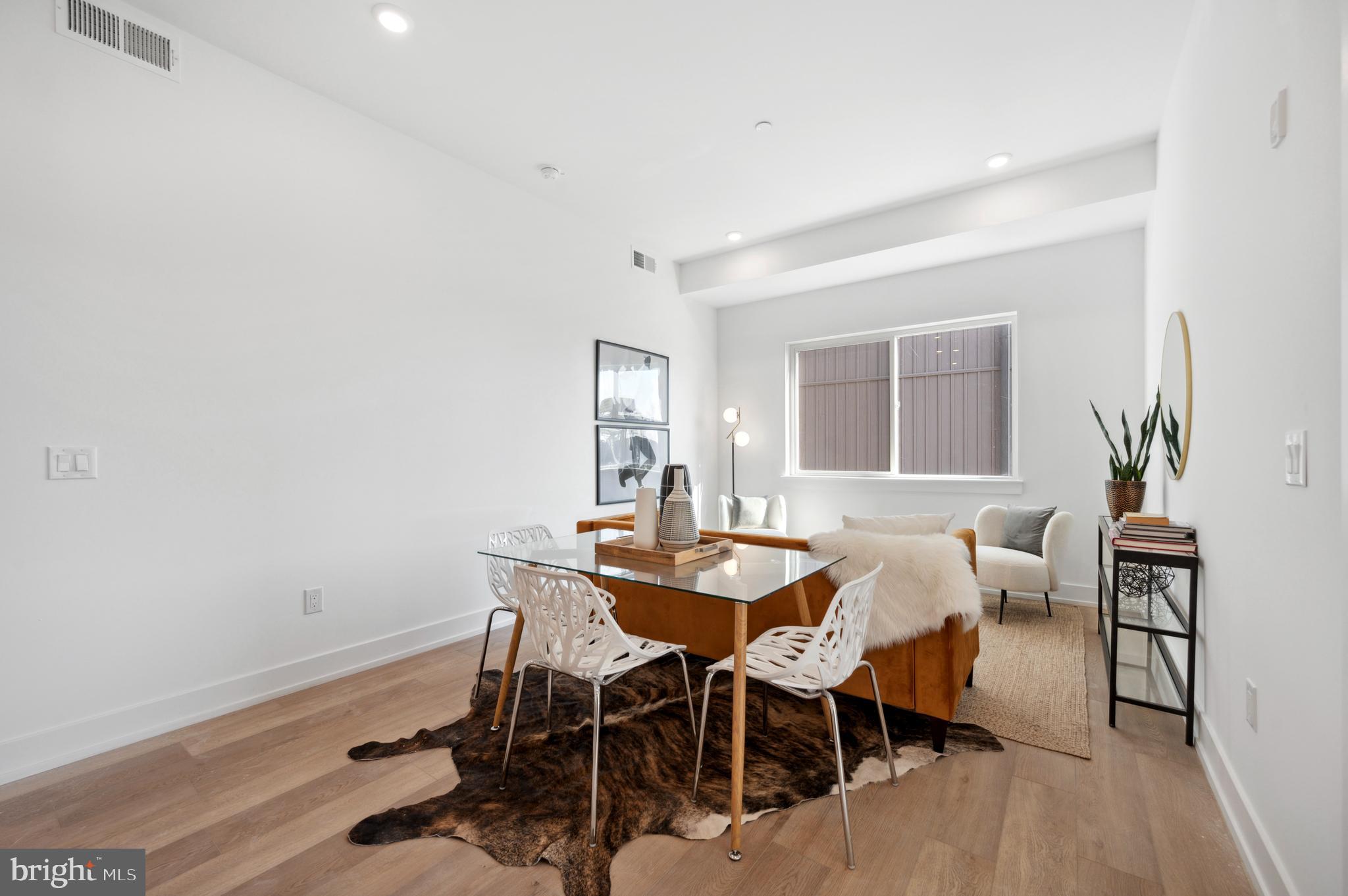 PORT RICHMOND - Residential Lease