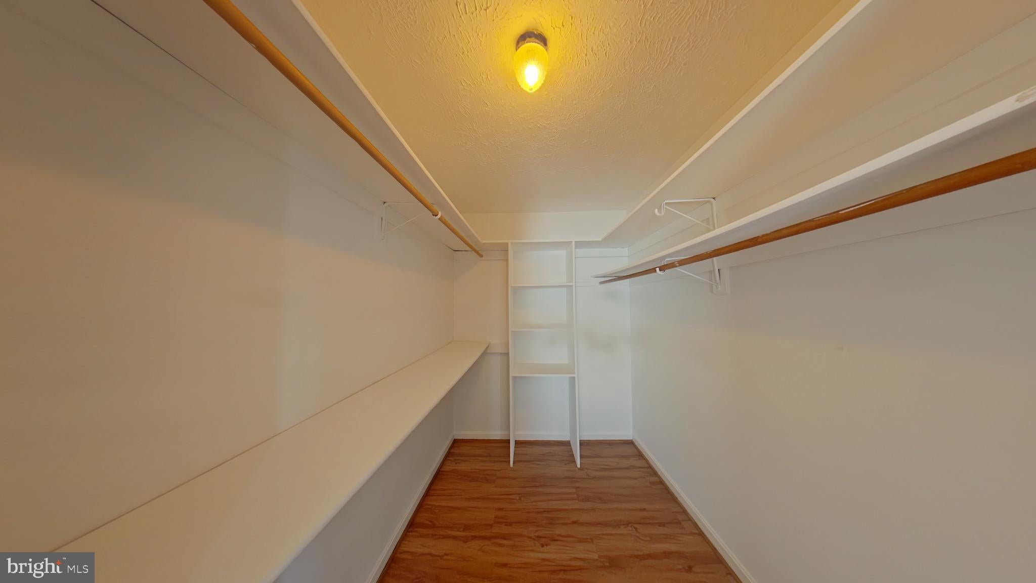 1290 OX ROAD E12