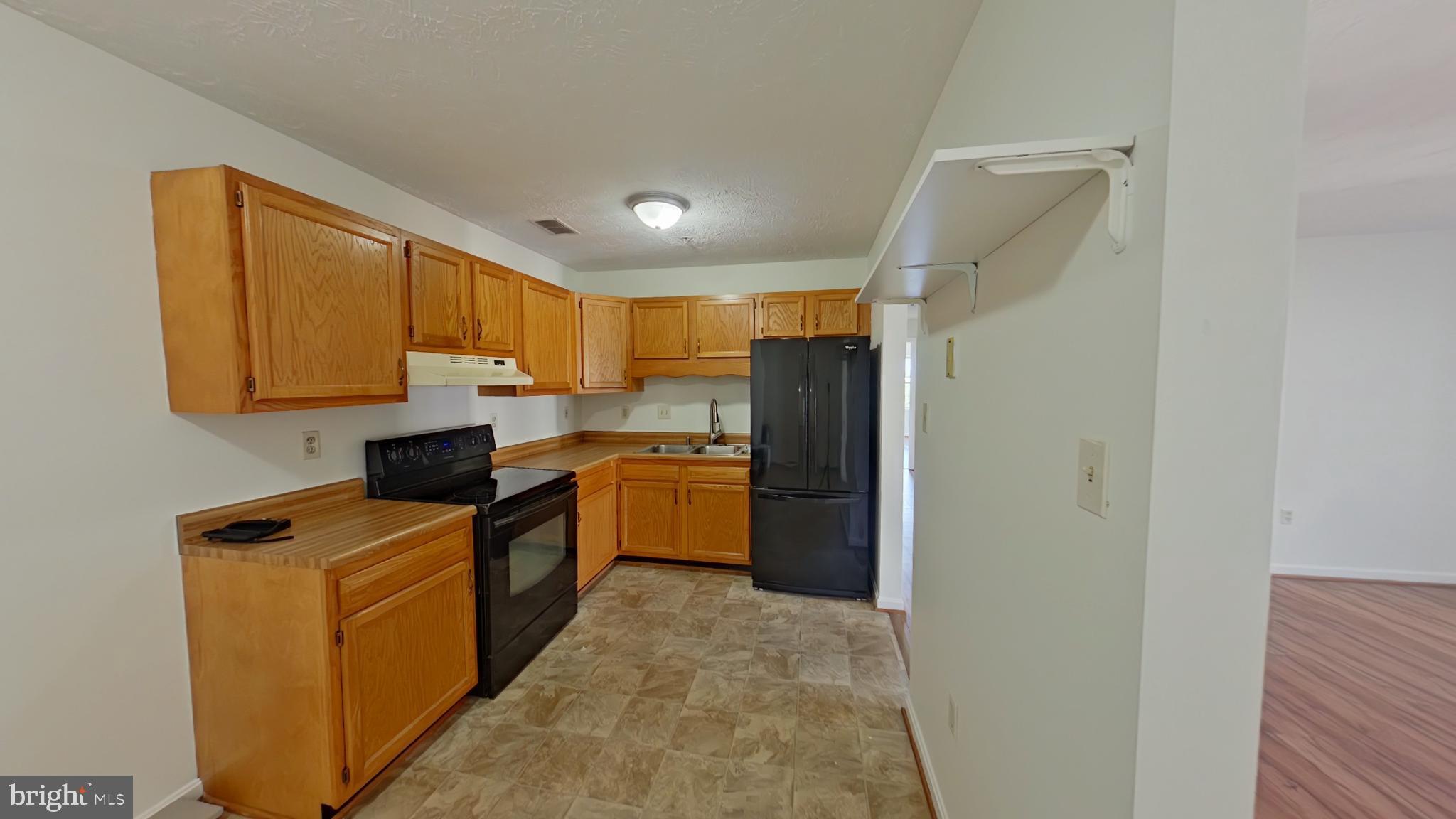 1290 OX ROAD E12