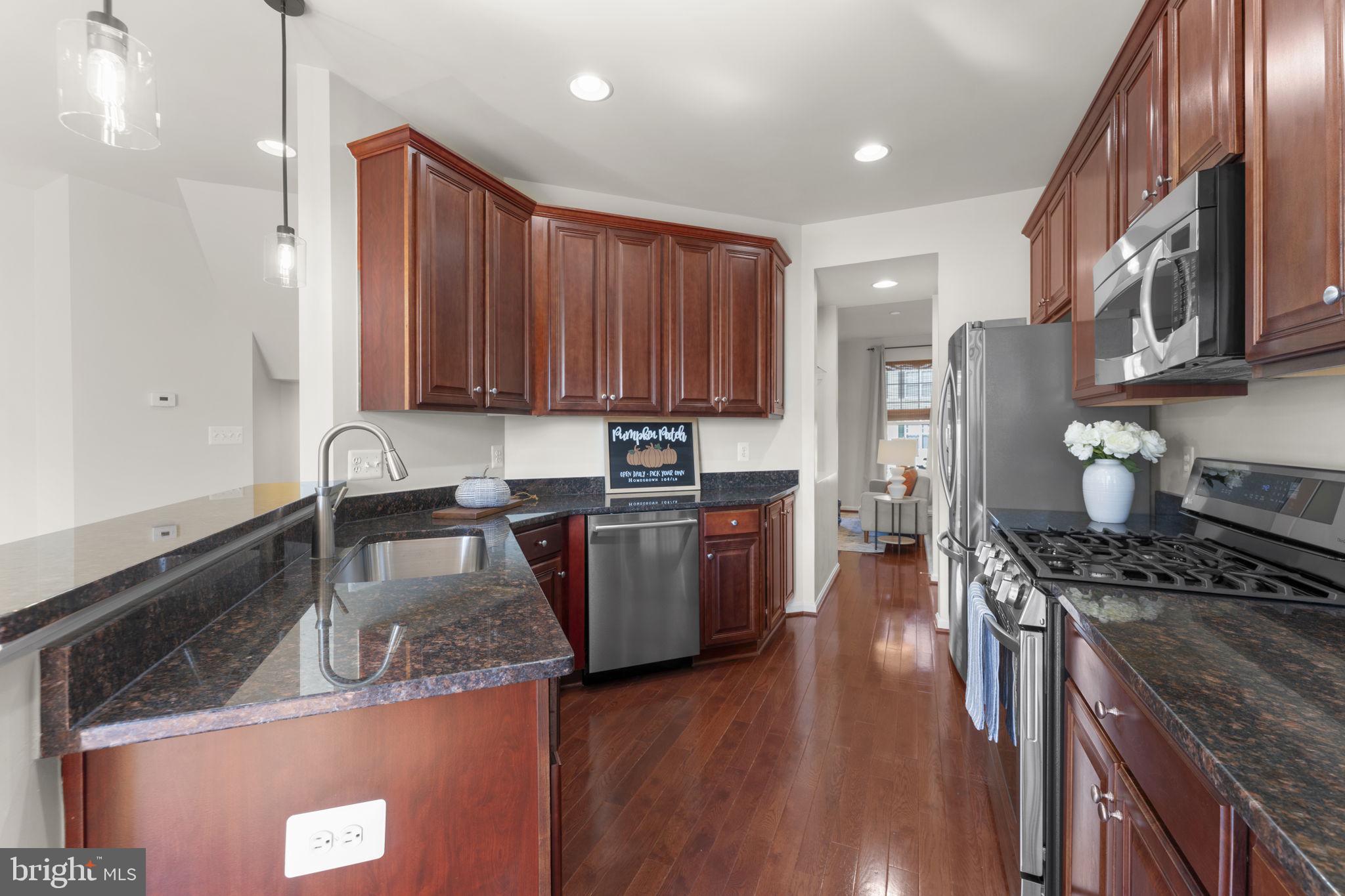 VICTORY LAKES - Residential