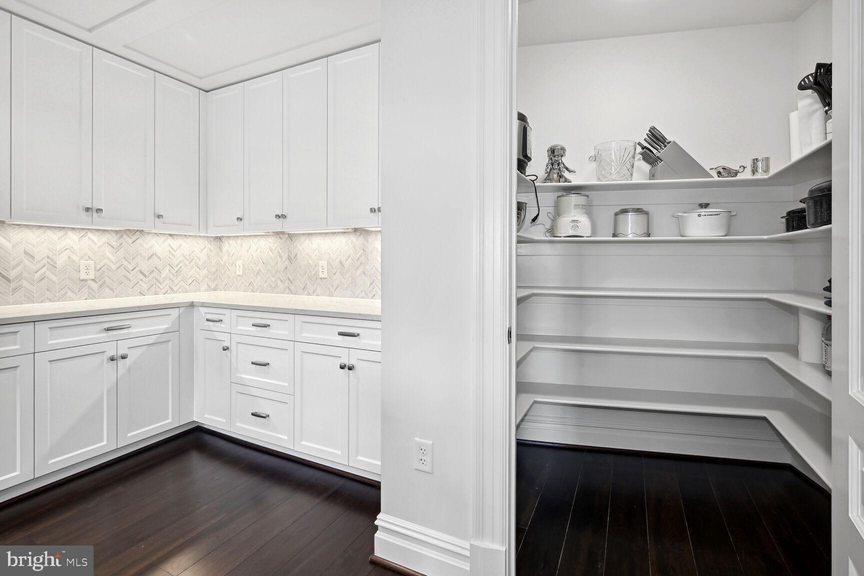 THE SIGNET - Residential