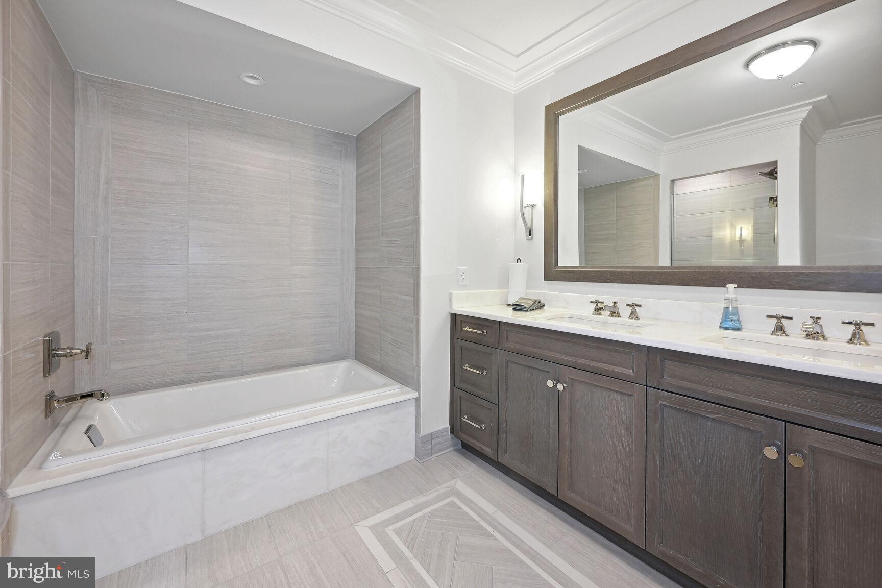 THE SIGNET - Residential