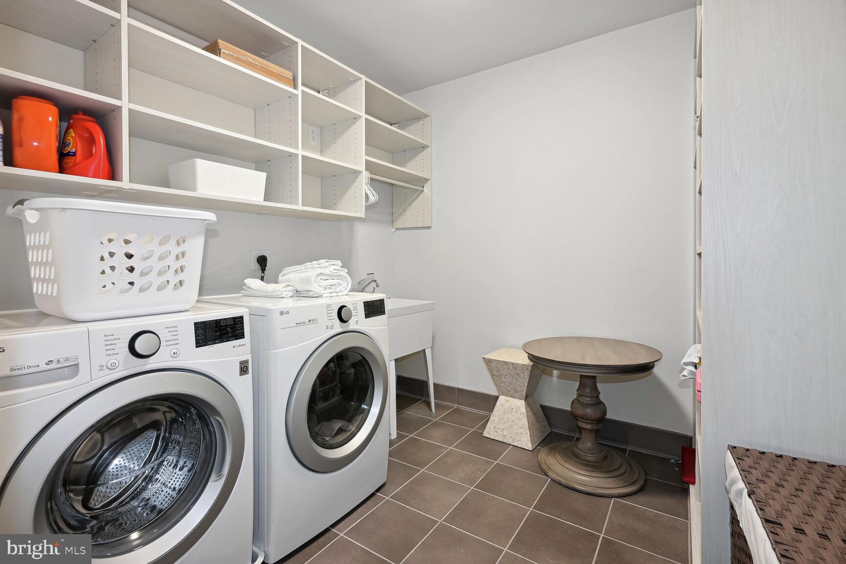 THE SIGNET - Residential